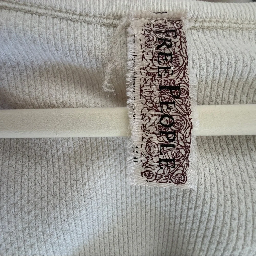 Free People Thermal Top Womens M Cream Lace Long Sleeve Waffle Knit Scoop Neck - Picture 5 of 6